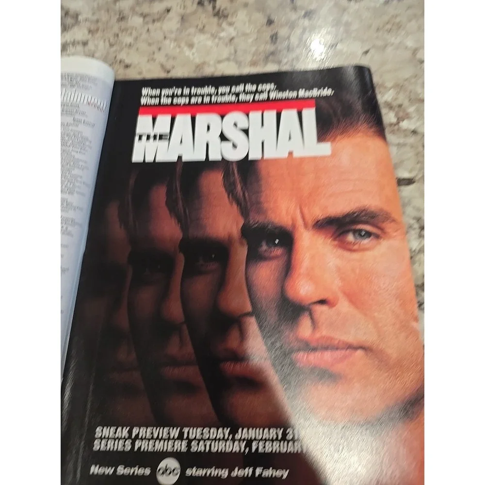 Entertainment Weekly #259‎ (Jan 27, 1995) Jennifer Aniston, Mathew Perry